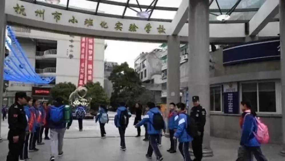 ‘看臉’進(jìn)門,人臉識(shí)別如何助力智慧校園“別開(kāi)生面”? ‘看臉’進(jìn)門,人臉識(shí)別如何助力智慧校園“別開(kāi)生面”?
