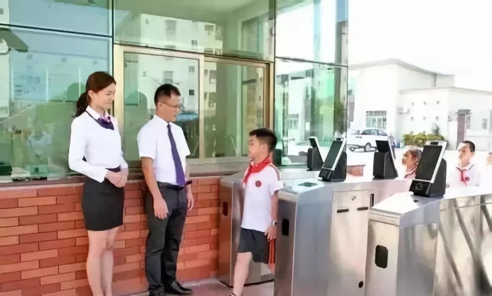 ‘看臉’進(jìn)門,人臉識(shí)別如何助力智慧校園“別開(kāi)生面”? ‘看臉’進(jìn)門,人臉識(shí)別如何助力智慧校園“別開(kāi)生面”?